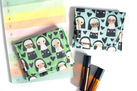 Green & Blue Nun Roller Bottle Holder