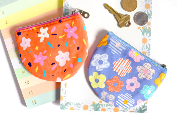 Red & Blue Retro Floral Round Coin Purse