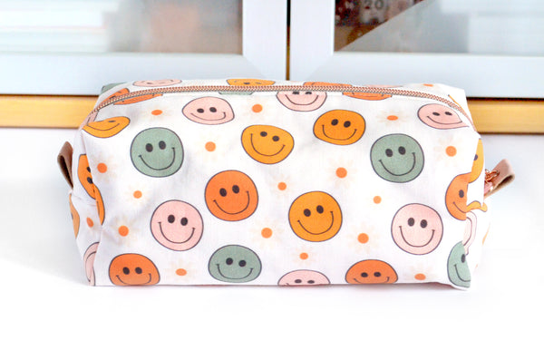 White Daisy & Smiley Face - Jumbo & Boxy Toiletry Bag