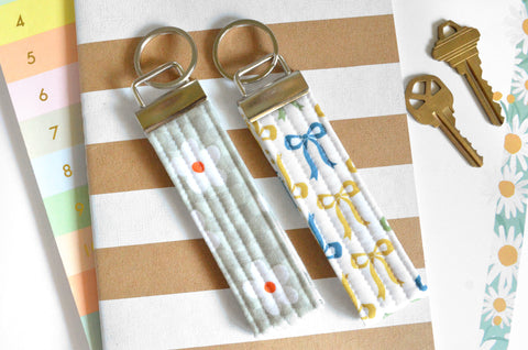 Green Retro Floral & Bow Fabric Keychain