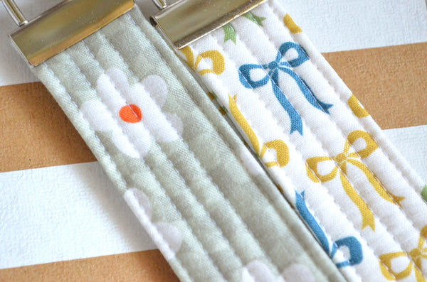 Green Retro Floral & Bow Fabric Keychain