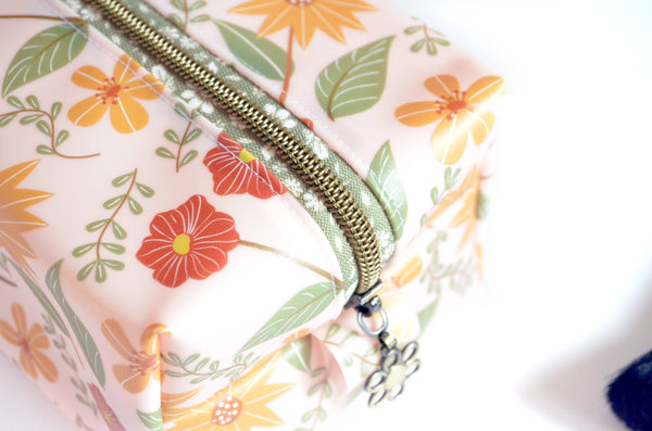 *Jelly Vinyl* Rustic Floral Boxy Toiletry Bag