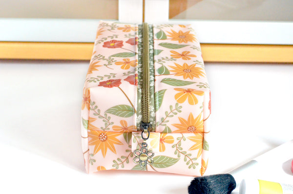 *Jelly Vinyl* Rustic Floral Boxy Toiletry Bag