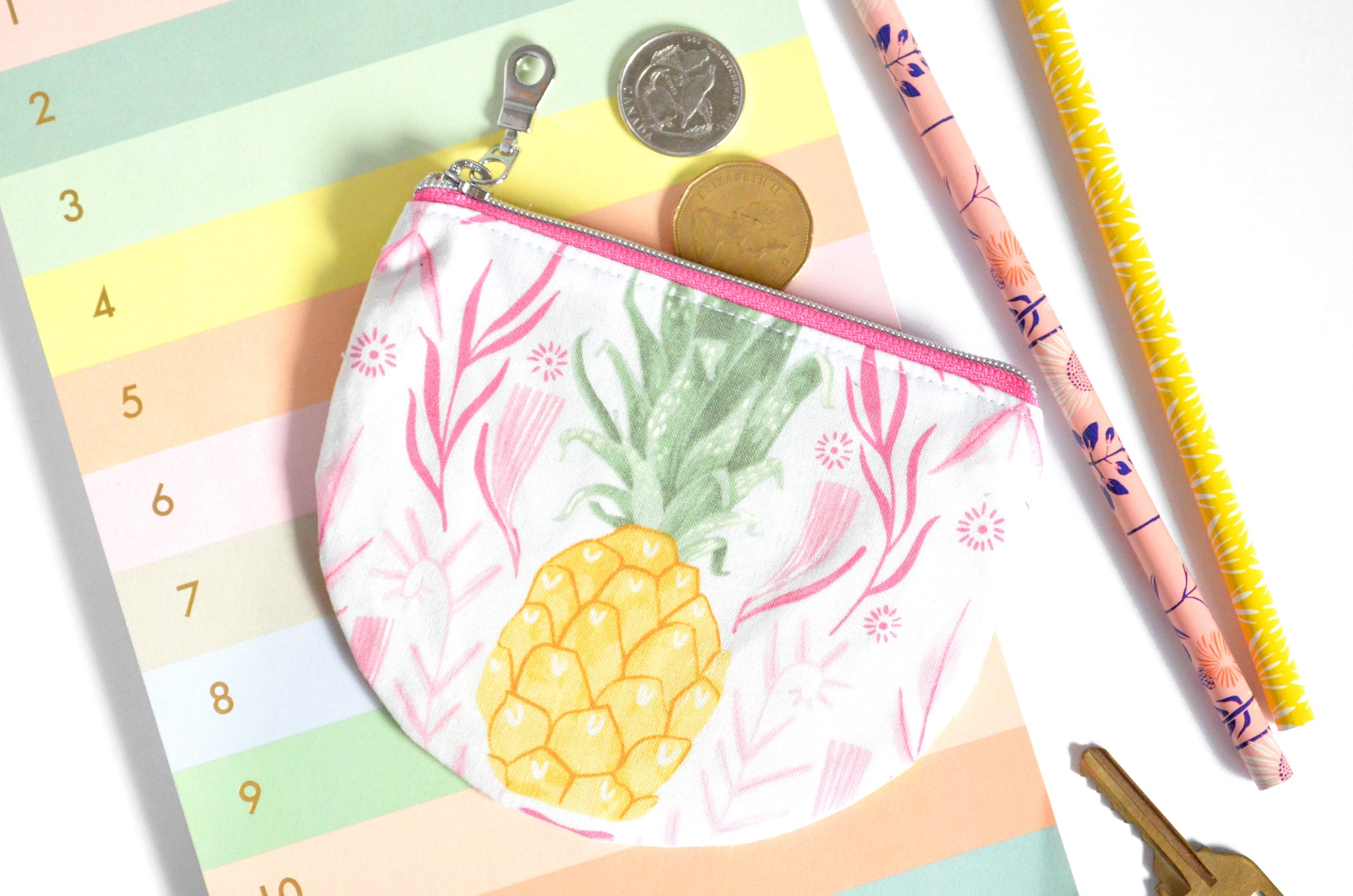 Pink & White Pineapple Round Coin Purse