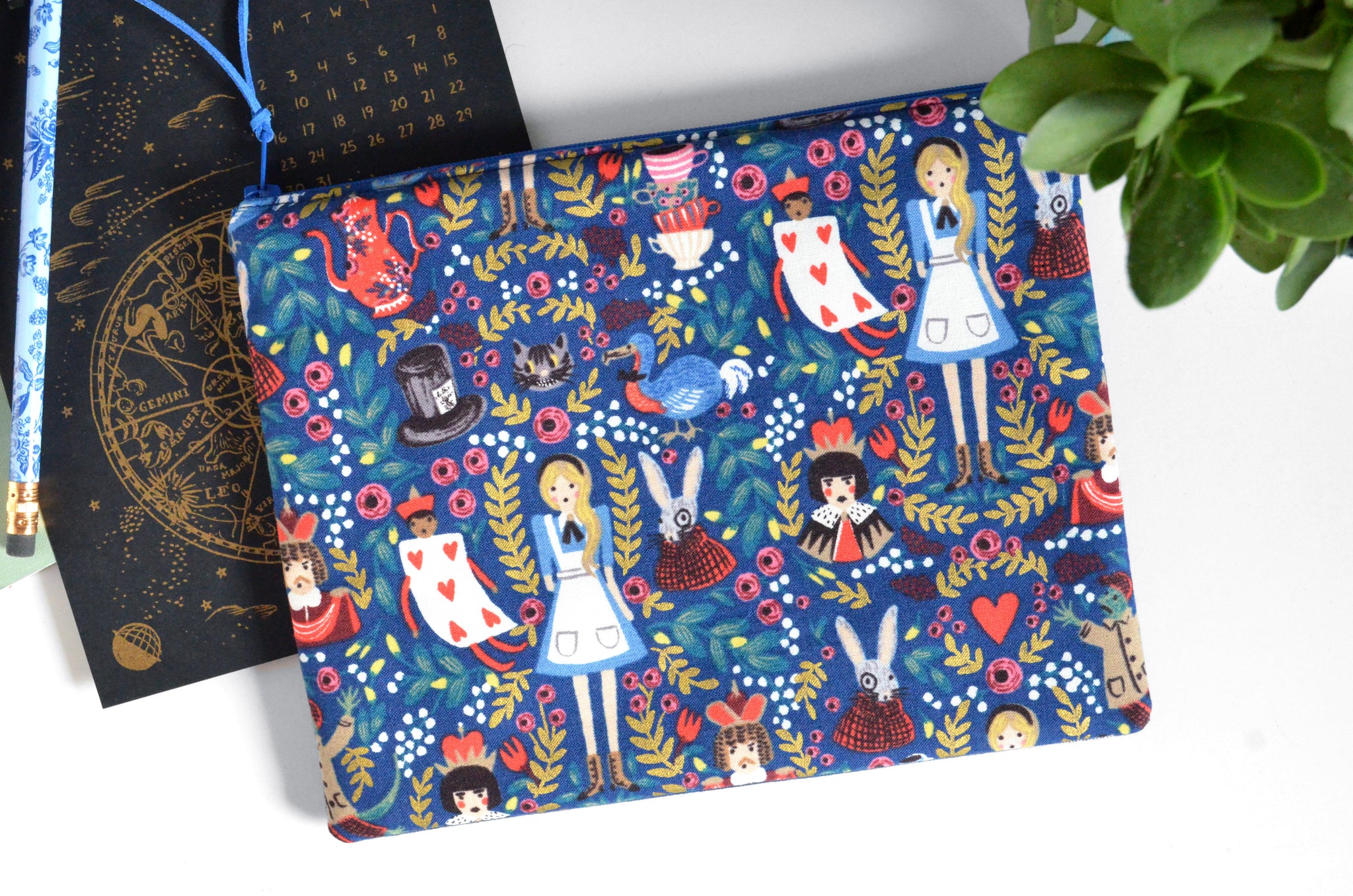 Large Pouch - Alice in Wonderland